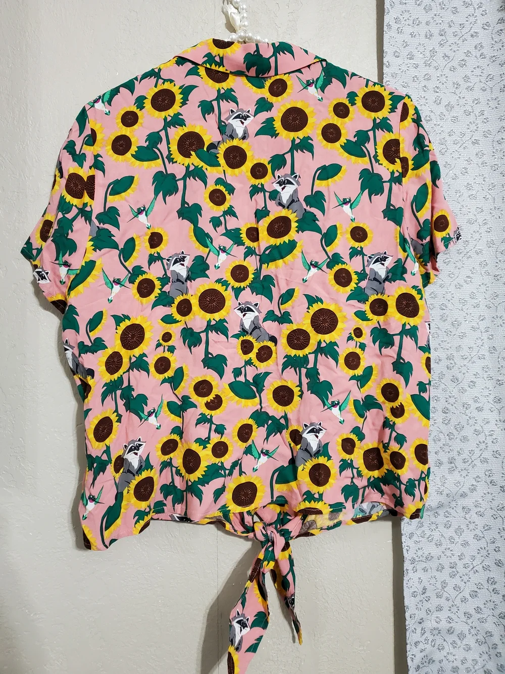 Our Universe Disney Pocahontas Meeko Flit Sunflower Tie Front Crop Woven Top L - Picture 4 of 6
